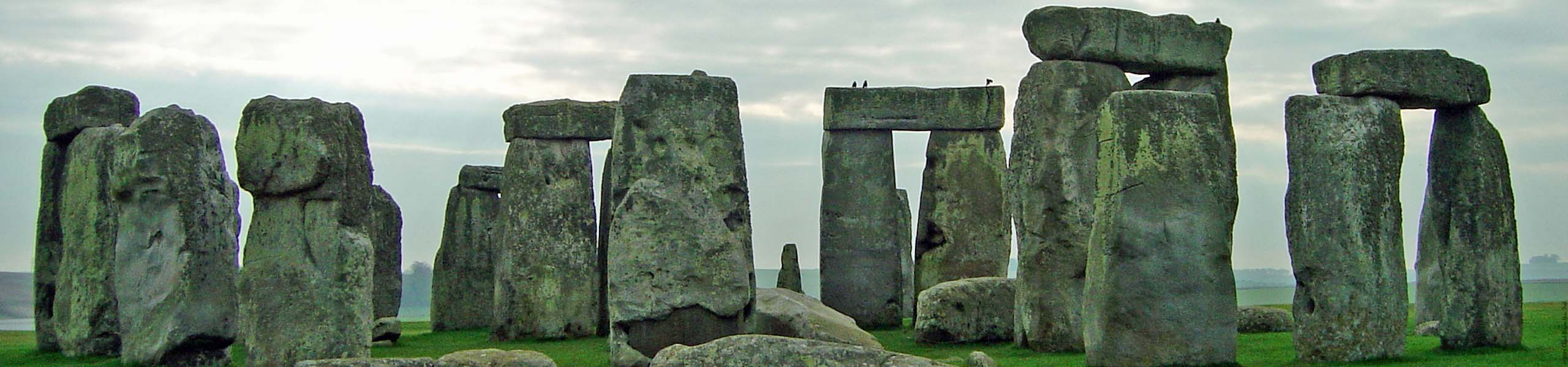 Article's Featured Photo: Stonehenge, England